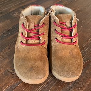 Ugg Toddler Tan Zip Up Boots with Red Elastic Laces  8T